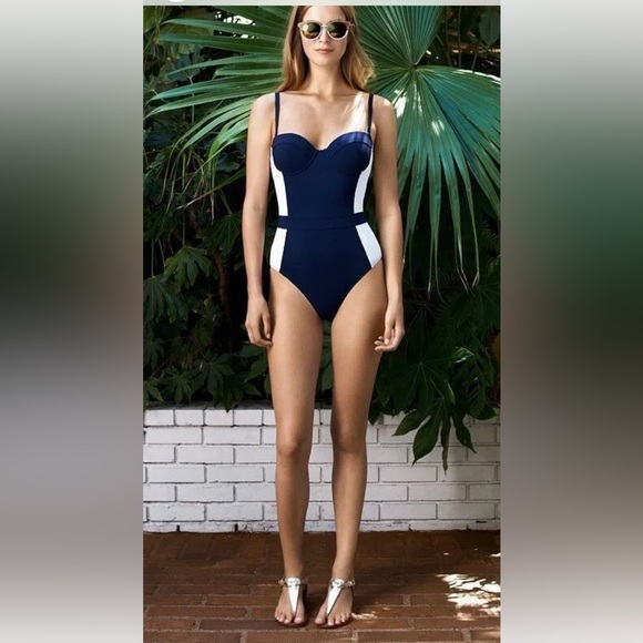 Tory Burch
Lipsi Two-Tone One-Piece
Swimsuit - Picture 9 of 11